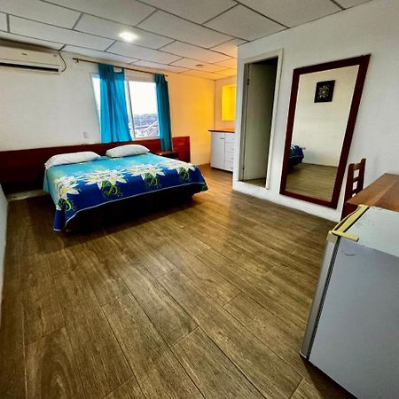 פורטו איורה Hostal Muyuyo מראה חיצוני תמונה